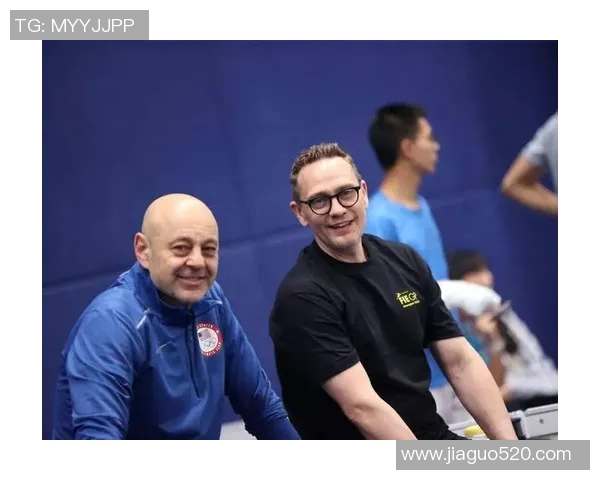 摩洛哥足球明星赛激战正酣，球员们全力拼搏展现非凡实力